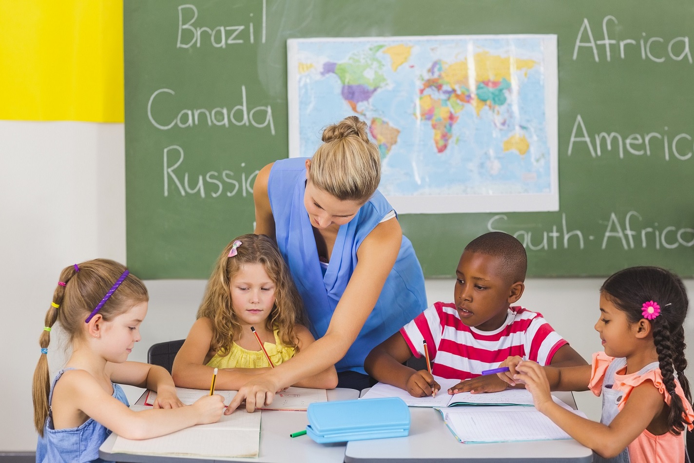 آموزش زبان انگلیسی به کودکان دبستانی: 6 راهکار موثر
