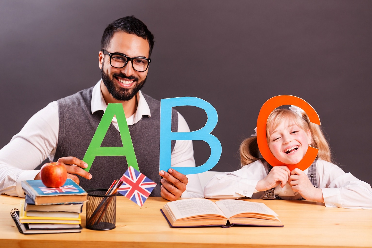 آغاز ماجراجویی زبان انگلیسی در خانه: راهنمای والدین برای آموزش زبان به کودکان
